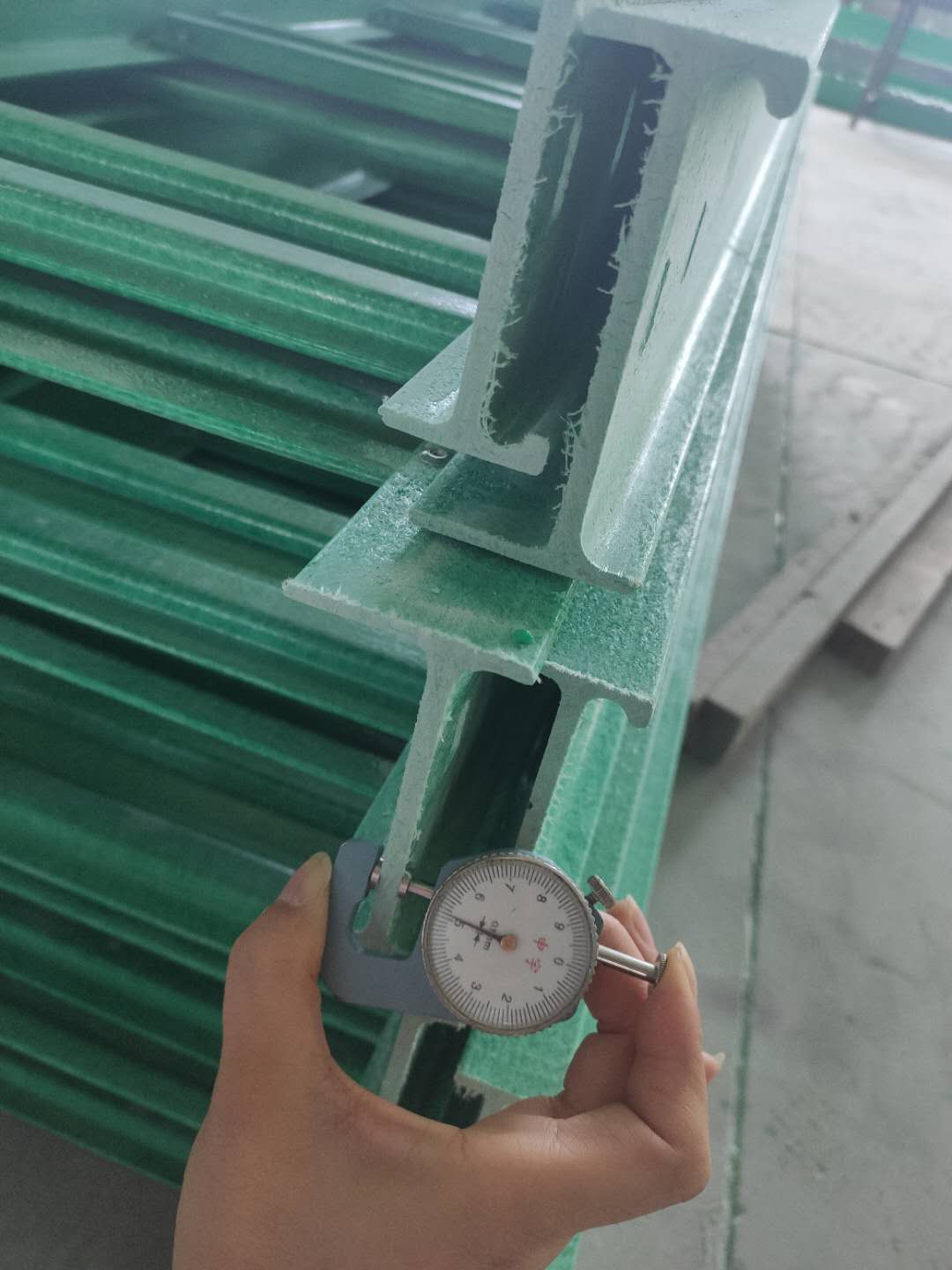 玻璃鋼梯式橋架400*100歐陽經理訂購